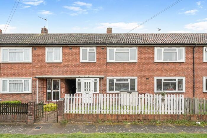 3 Bedroom Semi Detached House For Sale In Fountains Avenue, Feltham, TW13