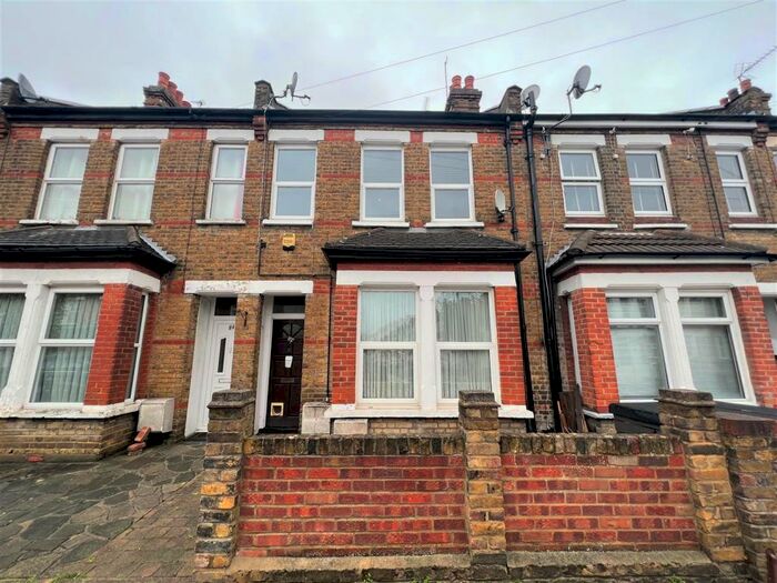 2 Bedroom Flat To Rent In Salisbury Avenue, Westcliff-On-Sea, SS0