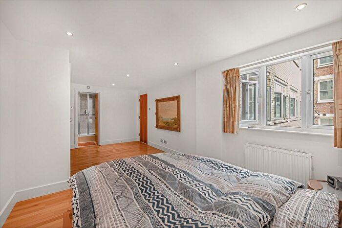 2 Bedroom Flat For Sale In St. Martin's Lane, Charing Cross, WC2N - Photo 10