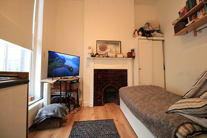 Flat To Rent In Commercial Street, London, E1