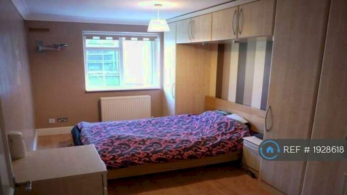 Studio To Rent In Avebury, Bracknell, RG12