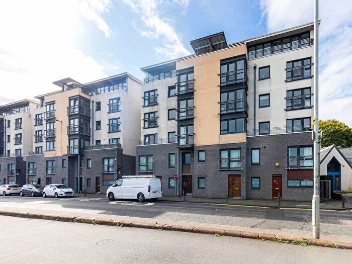 4 Bedroom Flat To Rent In Lower Granton Road, Trinity, Edinburgh, EH5