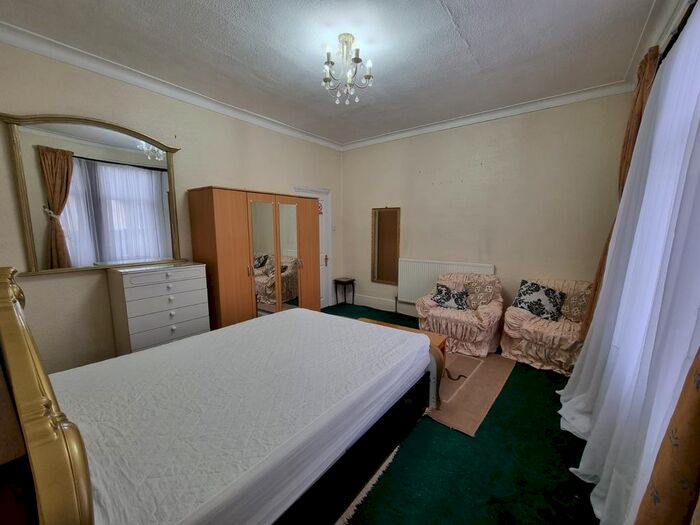 1 Bedroom Flat To Rent In Station Road, Manor Park E12