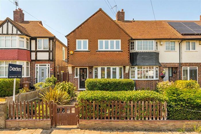 3 Bedroom Semi-Detached House For Sale In Jevington Way, Lee, SE12
