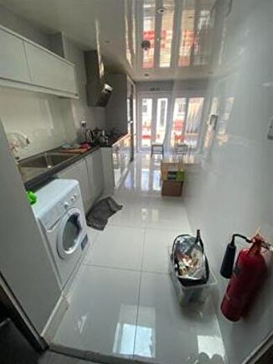 5 Bedroom Semi-Detached House To Rent In Babington Road, London, NW4
