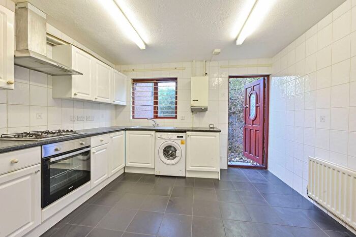 2 Bedroom Property To Rent In Borrodaile Road, Earlsfield, London, SW18