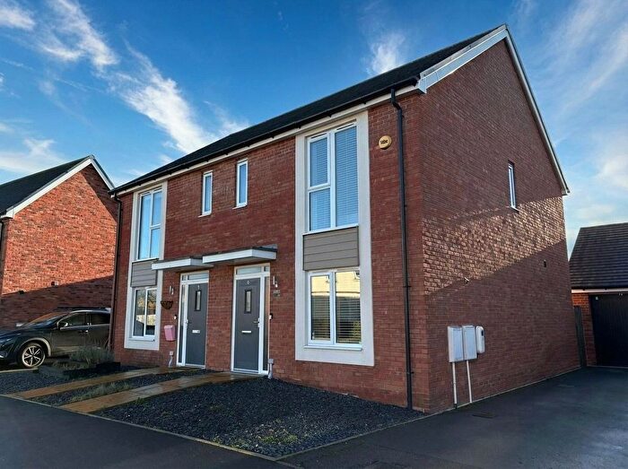 3 Bedroom Semi Detached House For Sale In Chestnut Avenue, Meon Vale, Stratford-Upon-Avon, Warwickshire, CV37