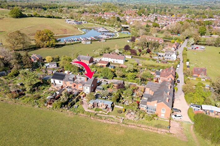 2 Bedroom End Of Terrace House For Sale In Rear Cottages, Alvechurch, B48