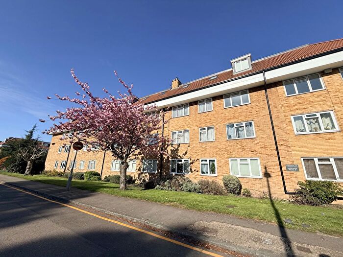 2 Bedroom Flat For Sale In Parkside, High Street, Potters Bar, EN6