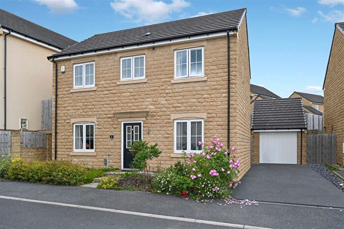 4 Bedroom Detached House To Rent In Milman Walk, Apperley Bridge, Bradford, BD10