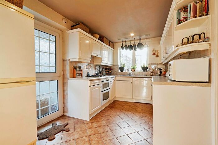 4 Bedroom Detached House For Sale In Mawcroft Close, Yeadon, Leeds, LS19