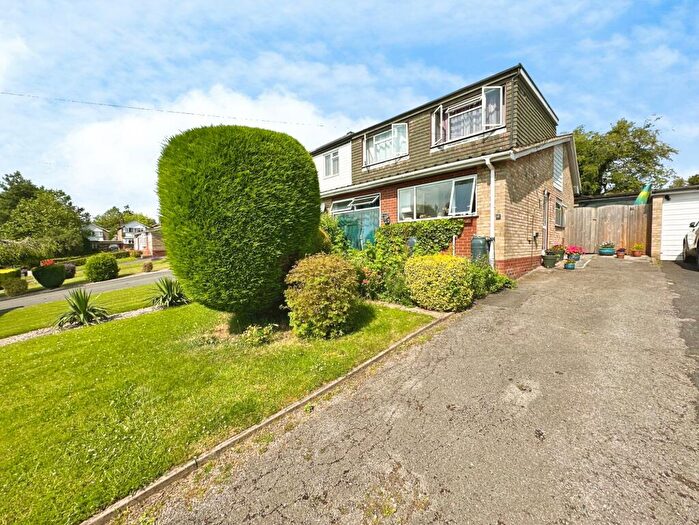 4 Bedroom Semi-Detached House For Sale In Denton Road, Burton-On-Trent, DE13