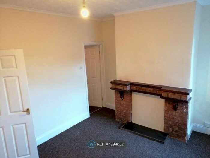 3 Bedroom End Of Terrace House To Rent In Heneage Road, Grimsby, DN32