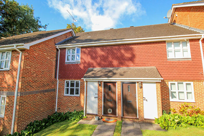 1 Bedroom Apartment To Rent In Heather Close, Guildford, GU2
