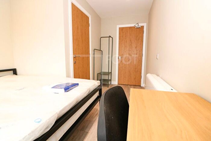 Flat To Rent In Colonnade House Includes Electric + Water Bills, BD1