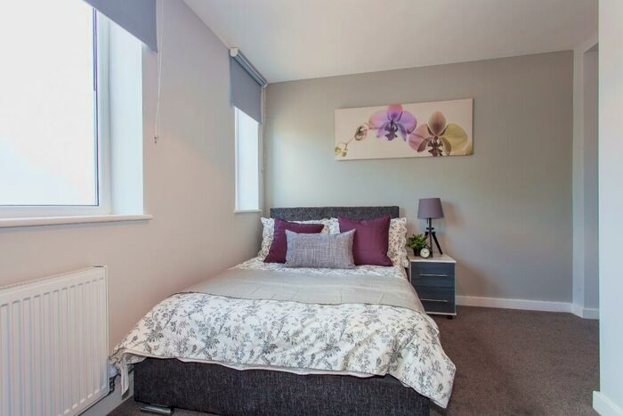 1 Bedroom End Of Terrace House To Rent In High Street North, Dunstable, Bedfordshire, LU6