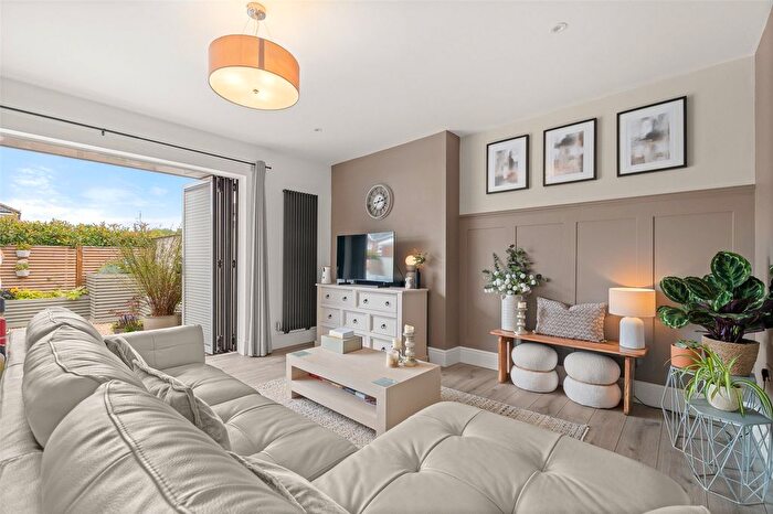 2 Bedroom Flat For Sale In Lovel Road, Winkfield, Windsor, Berkshire, SL4