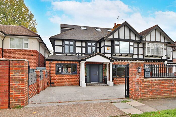 5 Bedroom Semi-Detached House For Sale In Robin Hood Lane, London, SW15