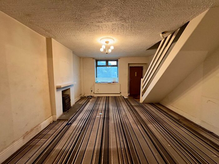 3 Bedroom End Of Terrace House For Sale In Manchester Road, Dunnockshaw, Burnley, BB11