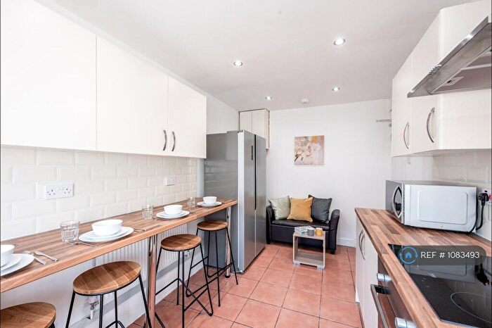 6 Bedroom Terraced House To Rent In Chertsey Close, Luton, LU2