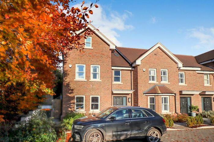 4 Bedroom End Of Terrace House To Rent In The Harrow, Luton Road, Harpenden AL5