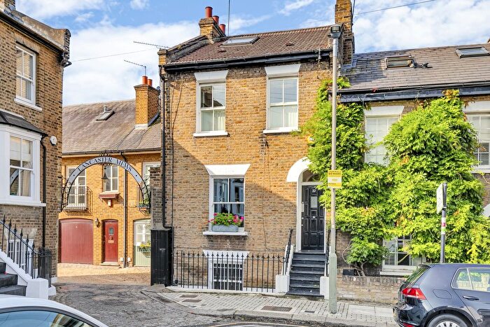3 Bedroom Terraced House For Sale In Tonsley Road, Wandsworth, SW18