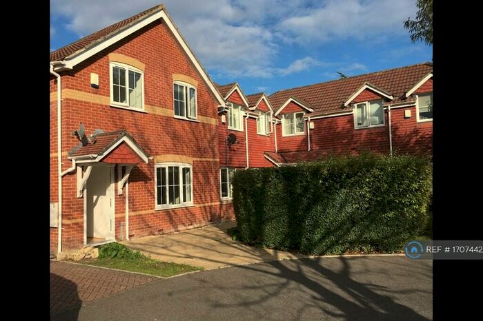 2 Bedroom Terraced House To Rent In Avon Gardens, Bournemouth, BH8