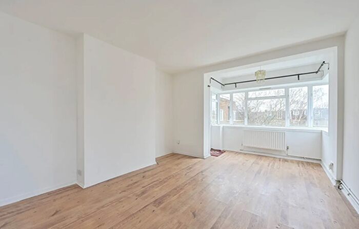3 Bedroom Flat To Rent In Gap Road, London, SW19