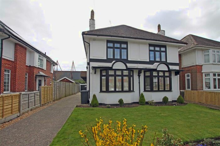 2 Bedroom Flat To Rent In Thistlebarrow Road, Bournemouth, BH7