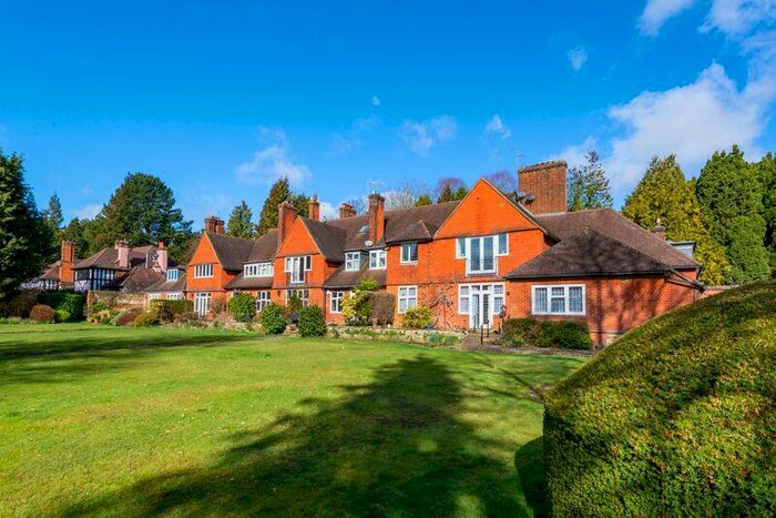 2 Bedroom Flat To Rent In Heath Drive, Tadworth, KT20