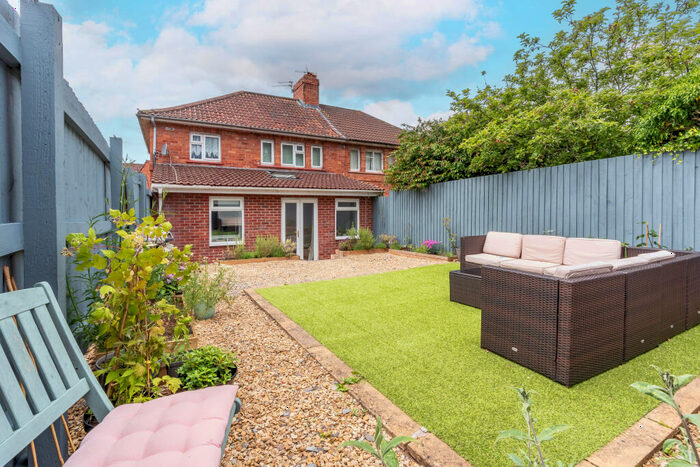 2 Bedroom Flat For Sale In Axbridge Road, Knowle, Bristol, BS4