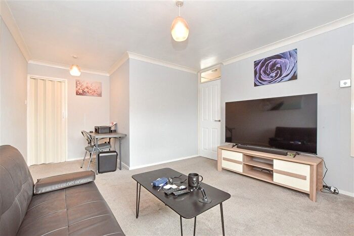 1 Bedroom Maisonette For Sale In Ealham Close, Willesborough, Ashford, Kent, TN24