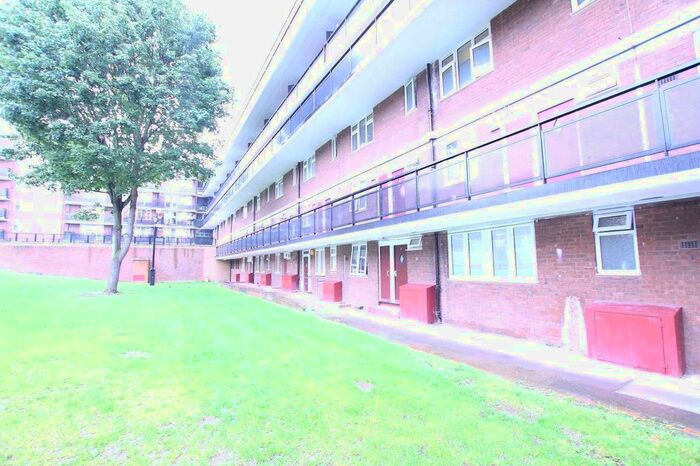 3 Bedroom Flat To Rent In New Place, London, SE16