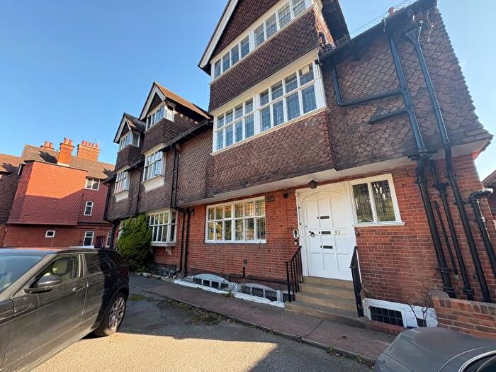 2 Bedroom Flat To Rent In Guildford, Surrey, GU2