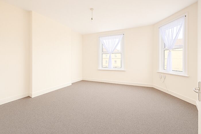 2 Bedroom Flat To Rent In Vicarage Lane, London, E15