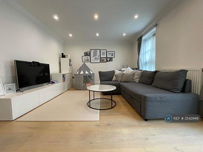 2 Bedroom Flat To Rent In Lough Road, London, N7