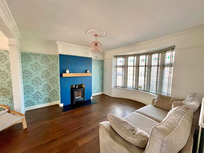 3 Bedroom Semi-Detached House For Sale In Brighton Road, Newhaven, BN9