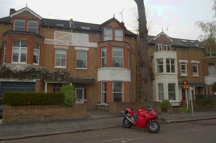 2 Bedroom Flat To Rent In Hampton Wick, KT1