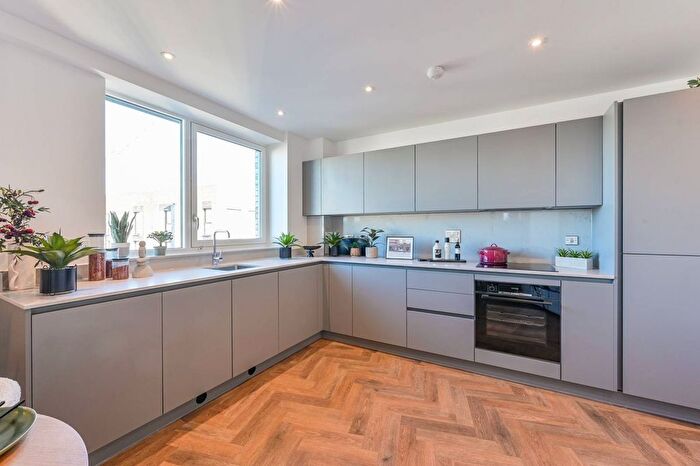 2 Bedroom Flat For Sale In North West Quarter, Queen's Park, London, NW6