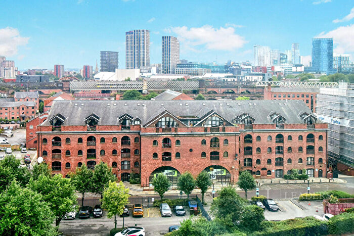 1 Bedroom Flat To Rent In Middle Warehouse, Castle Quay, Manchester, M15