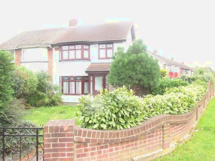 3 Bedroom Semi-Detached House To Rent In Wood Lane, Hornchurch, London, RM12