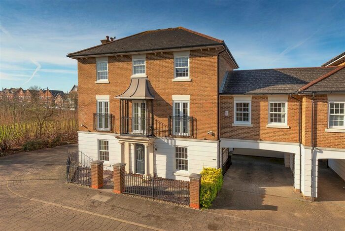 6 Bedroom Detached House For Sale In Maypole Drive, Kings Hill, ME19