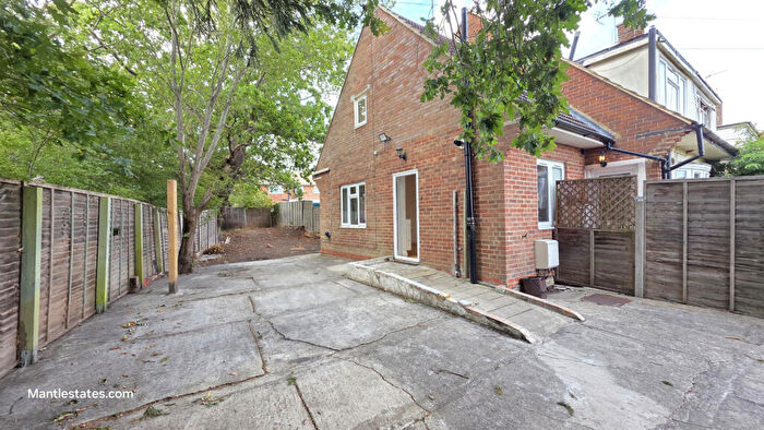 1 Bedroom End Of Terrace House For Sale In Farm Close, High Barnet, EN5