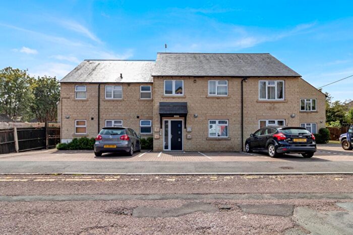 2 Bedroom Apartment To Rent In Cricklade Road, Cirencester, Gloucestershire, GL7