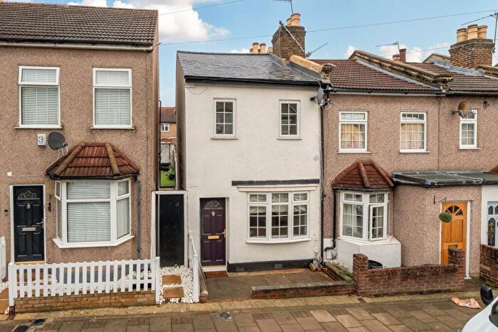2 Bedroom End Of Terrace House For Sale In Sultan Street, Beckenham, BR3