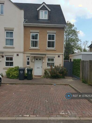 3 Bedroom End Of Terrace House To Rent In Critchley Avenue, Dartford, DA1