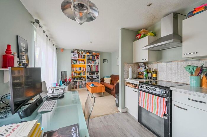 1 Bedroom Flat To Rent In Rainhill Way, Bow, London, E3