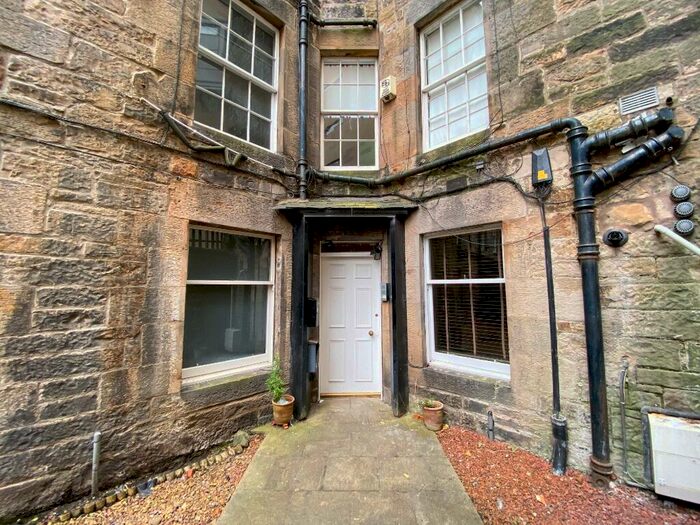 4 Bedroom Flat To Rent In Cumberland Street, North West Lane, New Town, Edinburgh, EH3