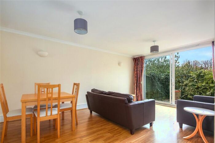 3 Bedroom Flat To Rent In Barleycorn Way, Limehouse, London, E14