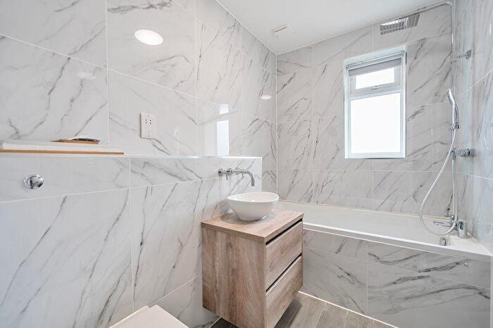 2 Bedroom Flat To Rent In Coulsdon Road, Coulsdon, CR5